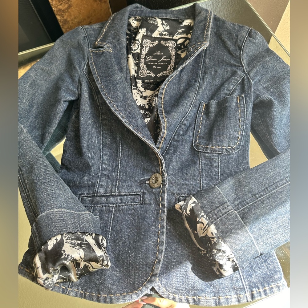 Vintage XS GUESS JEAN JACKET.